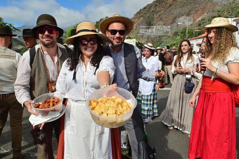 Participantes en la romería/TA.
